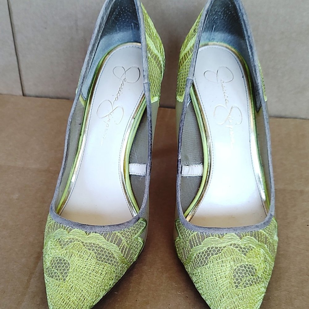 Jessica Simpson beautiful green lace material.